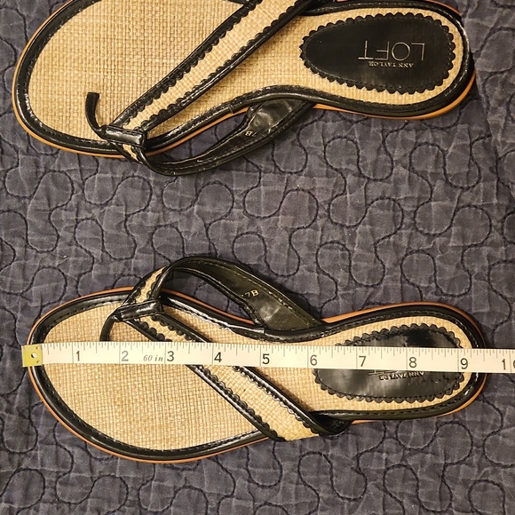 Ann Taylor LOFT flip flips, size 7 B, black and tan woven material - Picture 8 of 8